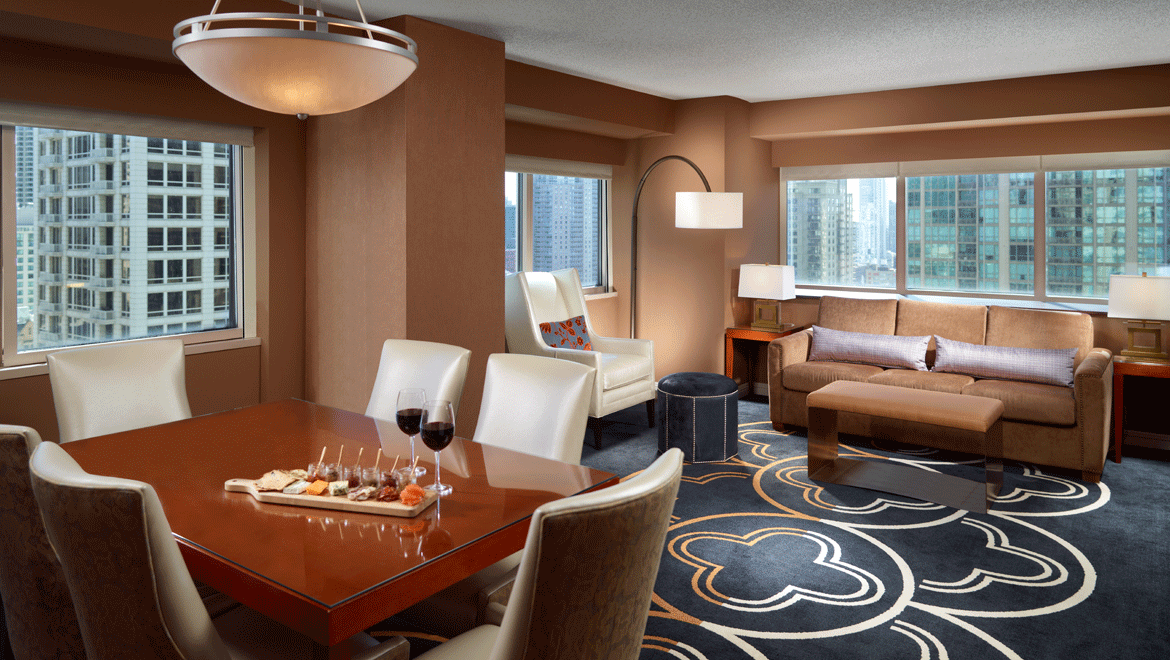 chidtn-omni-chicago-hotel-executive-suite.gif