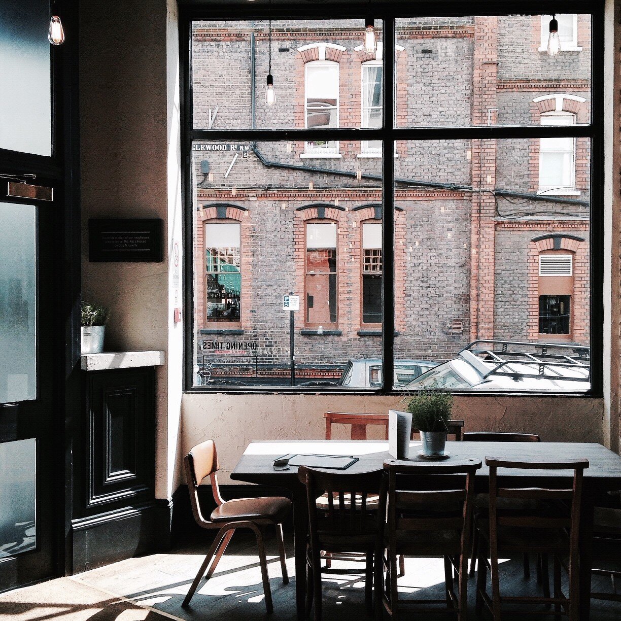 afternoon-light-at-the-alice-house-restaurant-in-west-hampstead-london_t20_ZnQ6oo.jpg