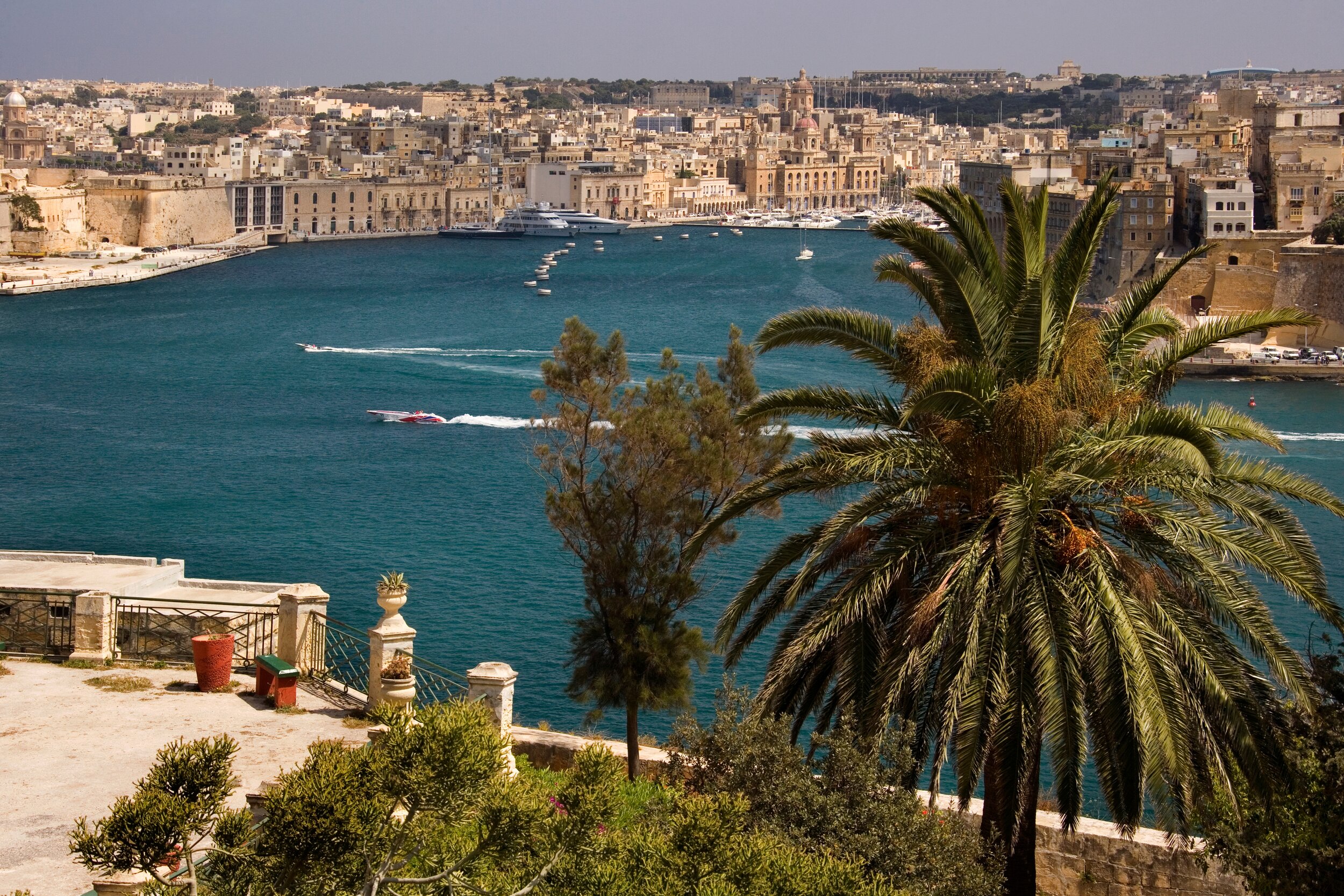 the-grand-harbor-in-velletta-on-the-mediterranean-island-of-malta_t20_NxVlP7.jpg