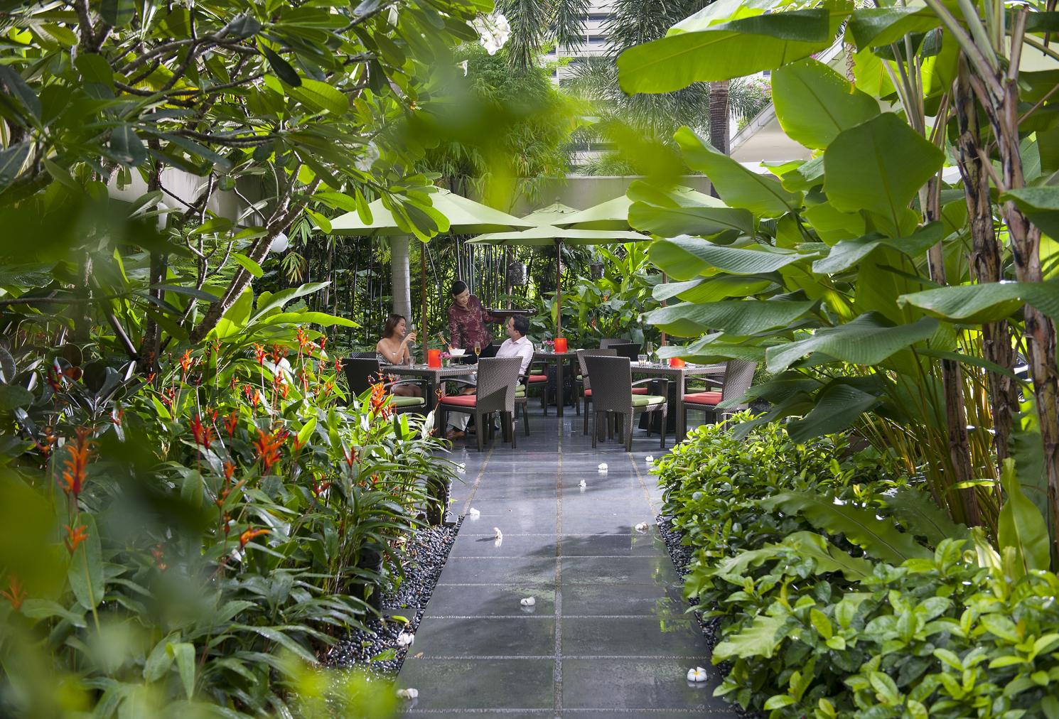 singapore-restaurant-melt-the-world-cafe-service-3.jpeg