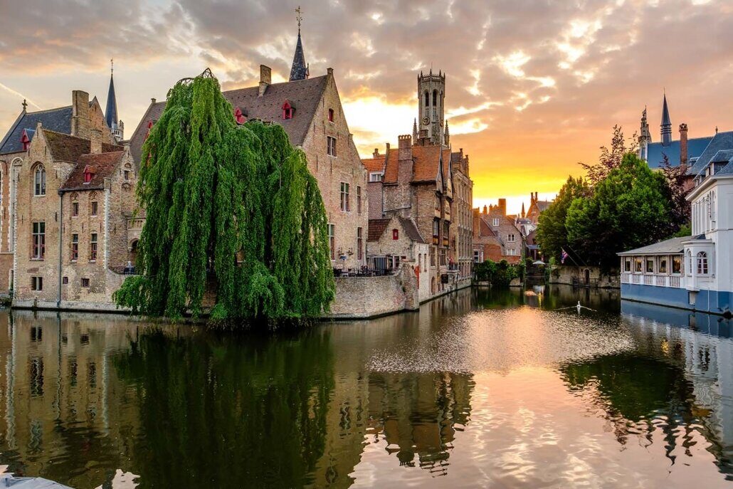 Bruges_0004_bruges-brugge-cityscape-with-water-canal-at-PBV4RR4-1030x687.jpg